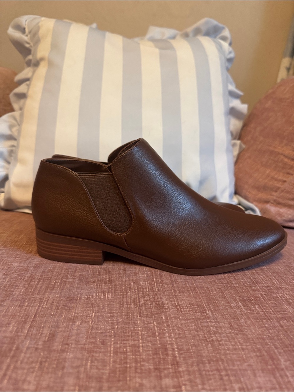 KENSIE Chelsea Boot in chestnut 9